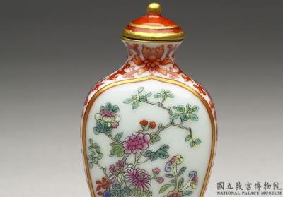 图片[2]-Porcelain snuff bottle with floral decoration in famille rose, Qing dynasty, Jiaqing reign (1796-1820)-China Archive